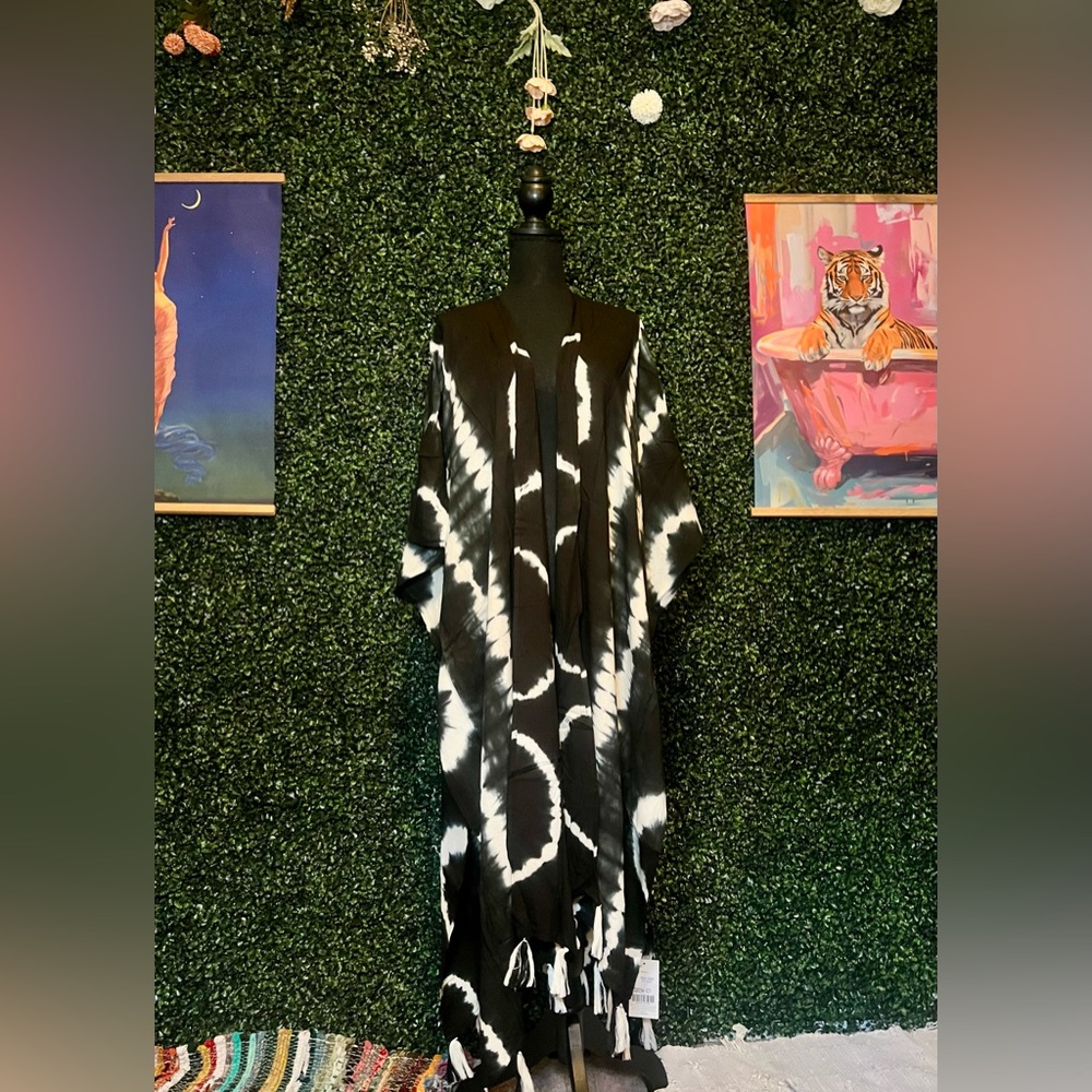 The Bohème Dream | Boutique Black and White Tie-Dye Kimono